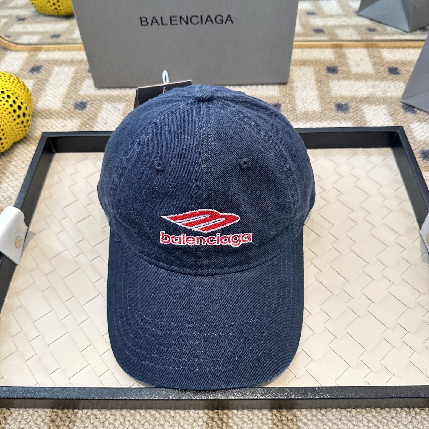 Balenciaga hat Balenciaga Nyhed