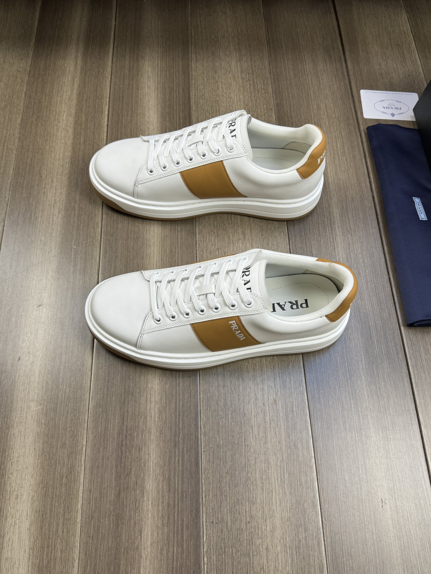 Prada shoe This multi-color detailed picture, real shot, please contact the home page — 1:1 Replica