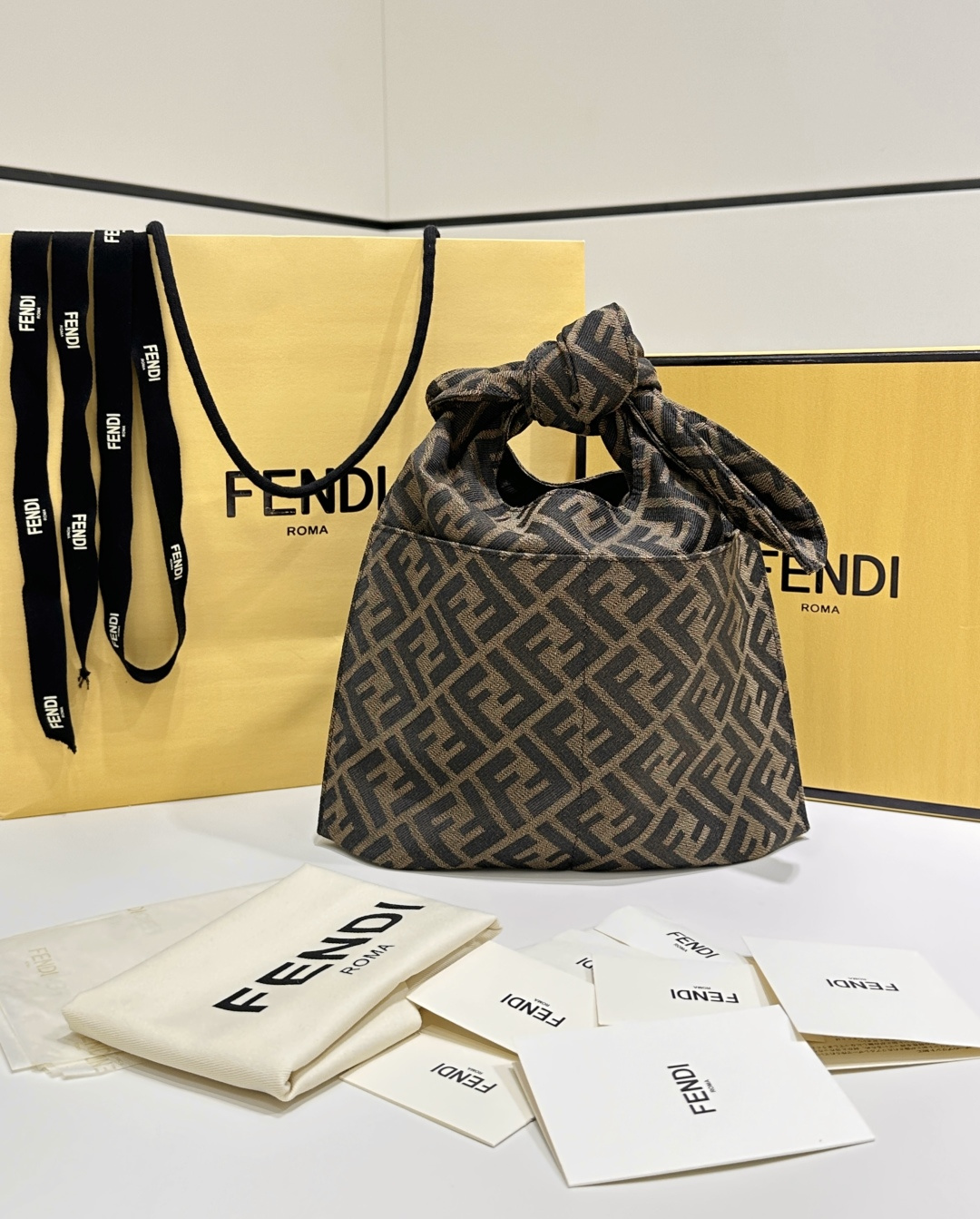 Fendi bag The cute little one that has attracted much attention on the catwalk. The shape of the — Premium Replica