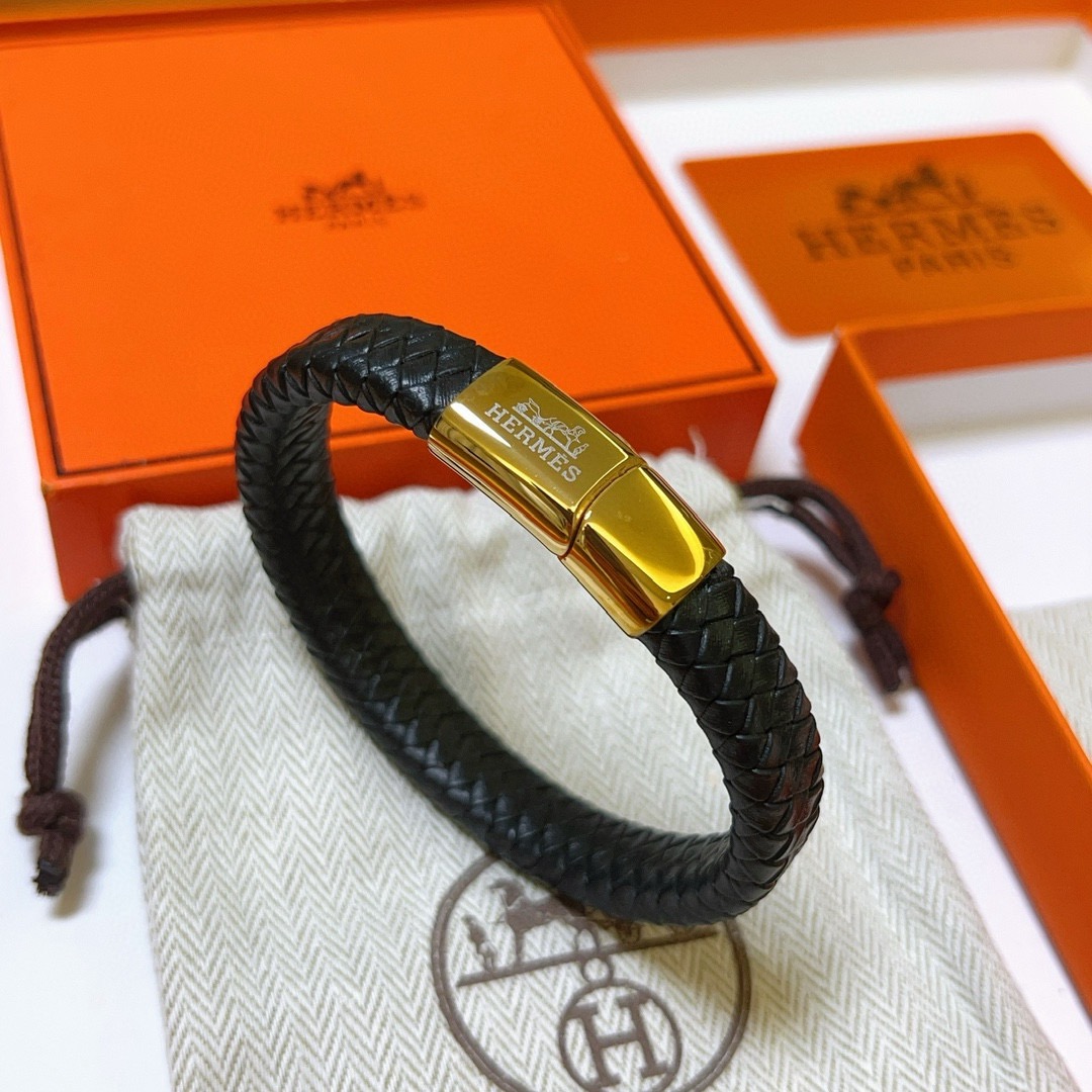 Hermes Jumbo Braided Leather Bracelet bracelet Black braided leather with gold-tone metal clasp 19cm