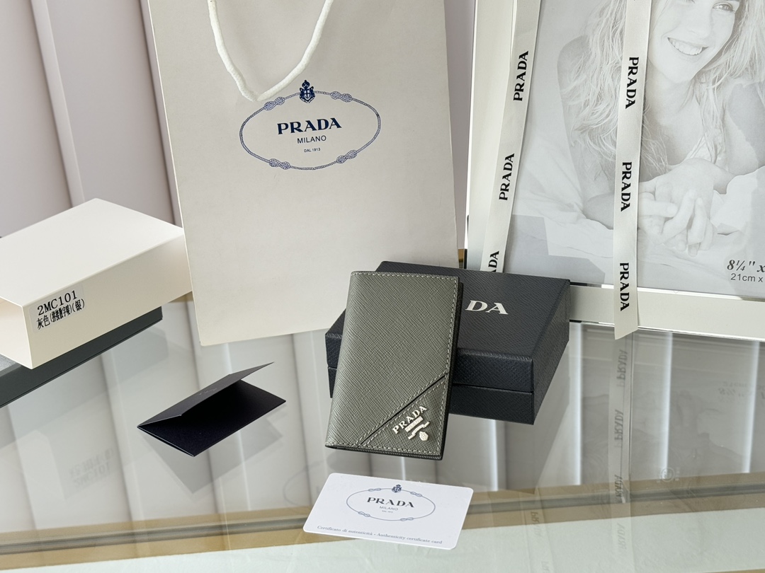 PRADA bag cross pattern unisex card holder, can be placed in pockets, bags, and can be held in the — 1:1 Replica