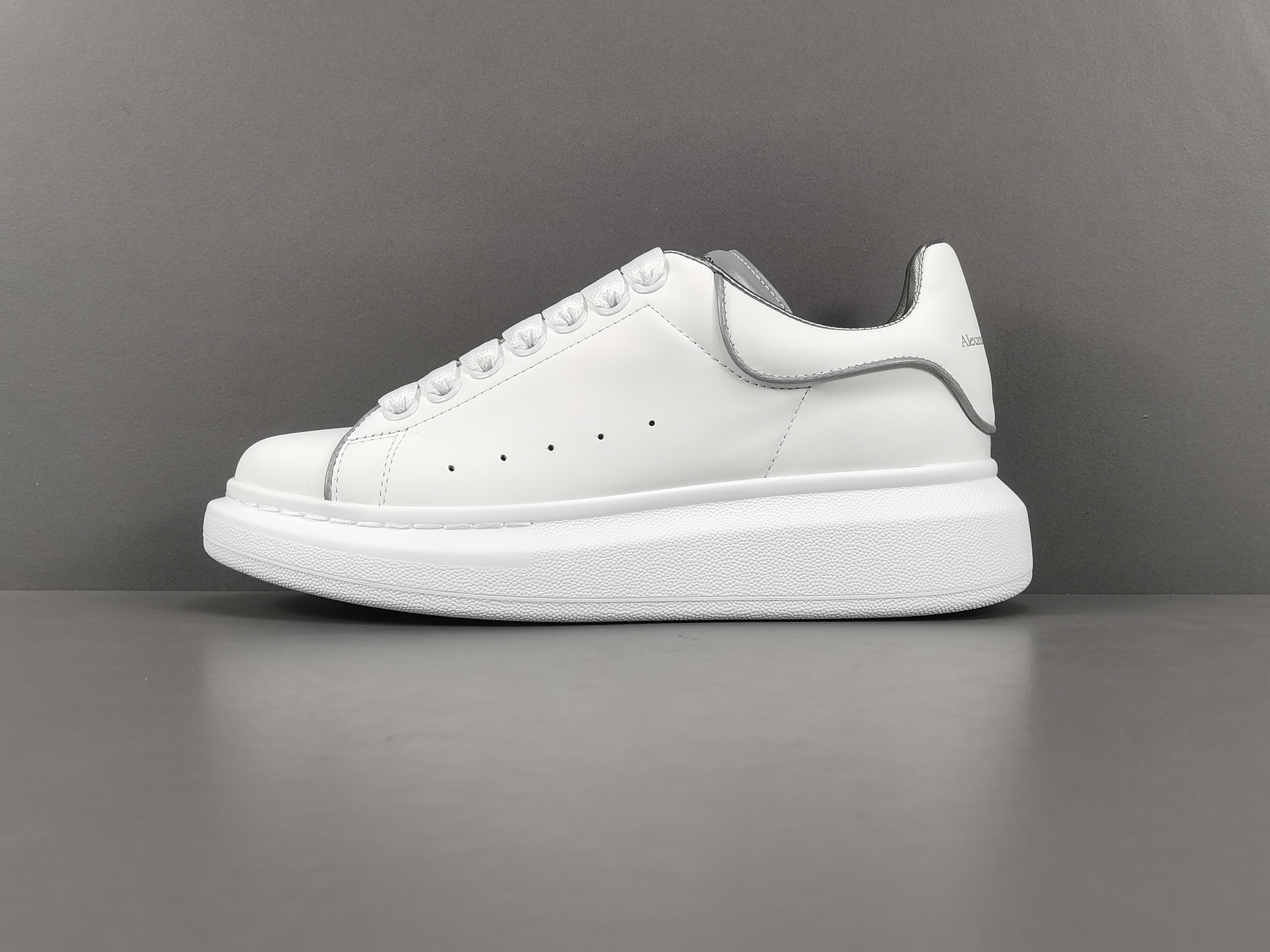Alexander Mc Queen Schuhe P Channel Advantage im Großhandel erhältlich