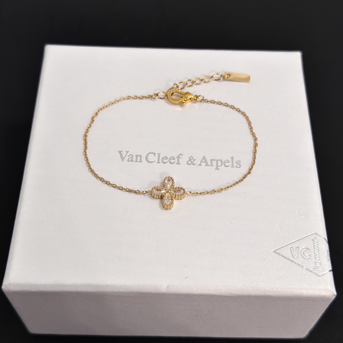 Van Cleef Arpels Alhambra bracelet yellow gold with clear diamond accents 17cm
