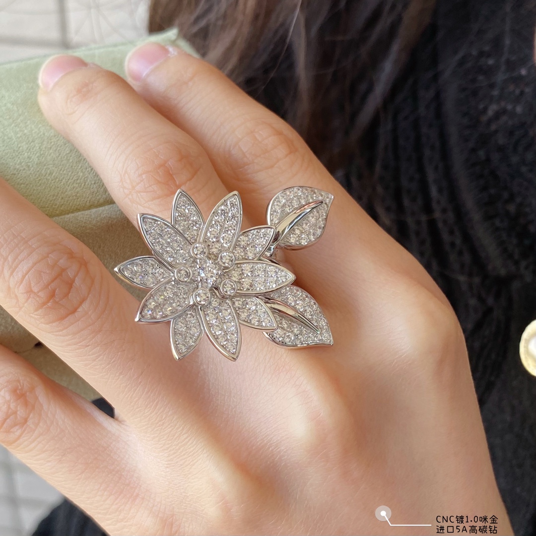 Van Cleef Arpels Lotus ring White gold with pave diamonds US 7