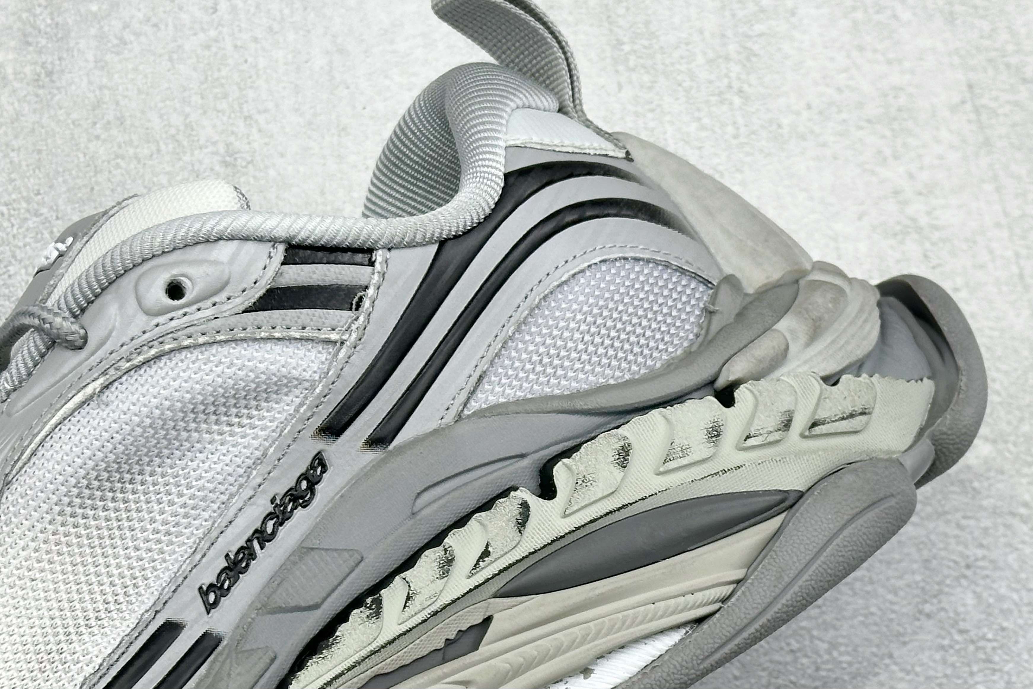 i8 Balenciaga Triple S.2 865849 WTR2 G1800 — AAA Quality Replica