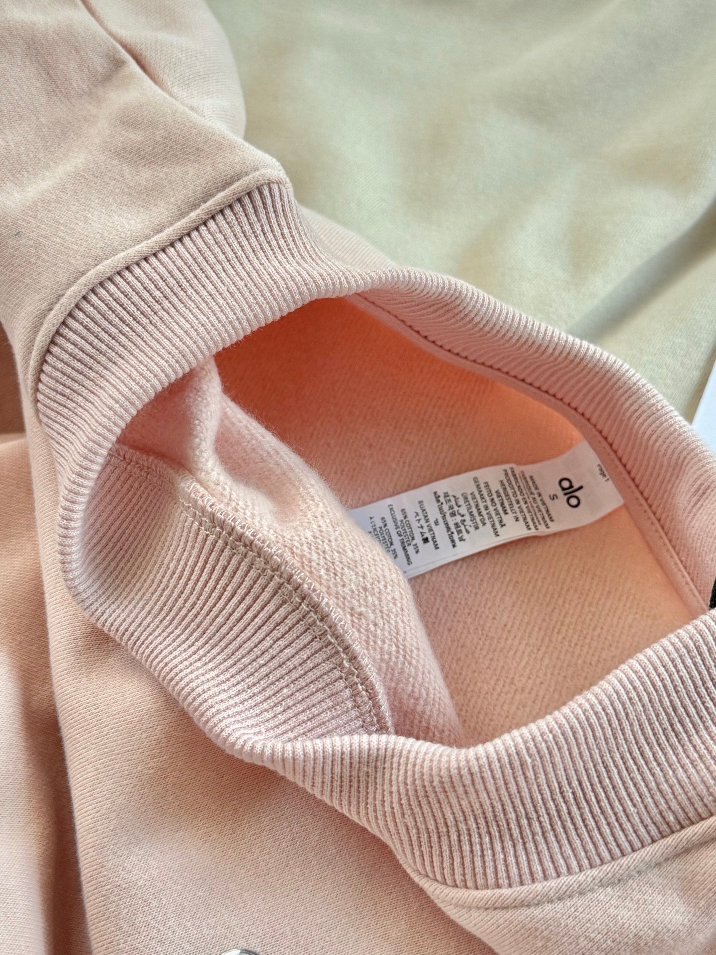 Alo Long sleeve Alo yoga alo