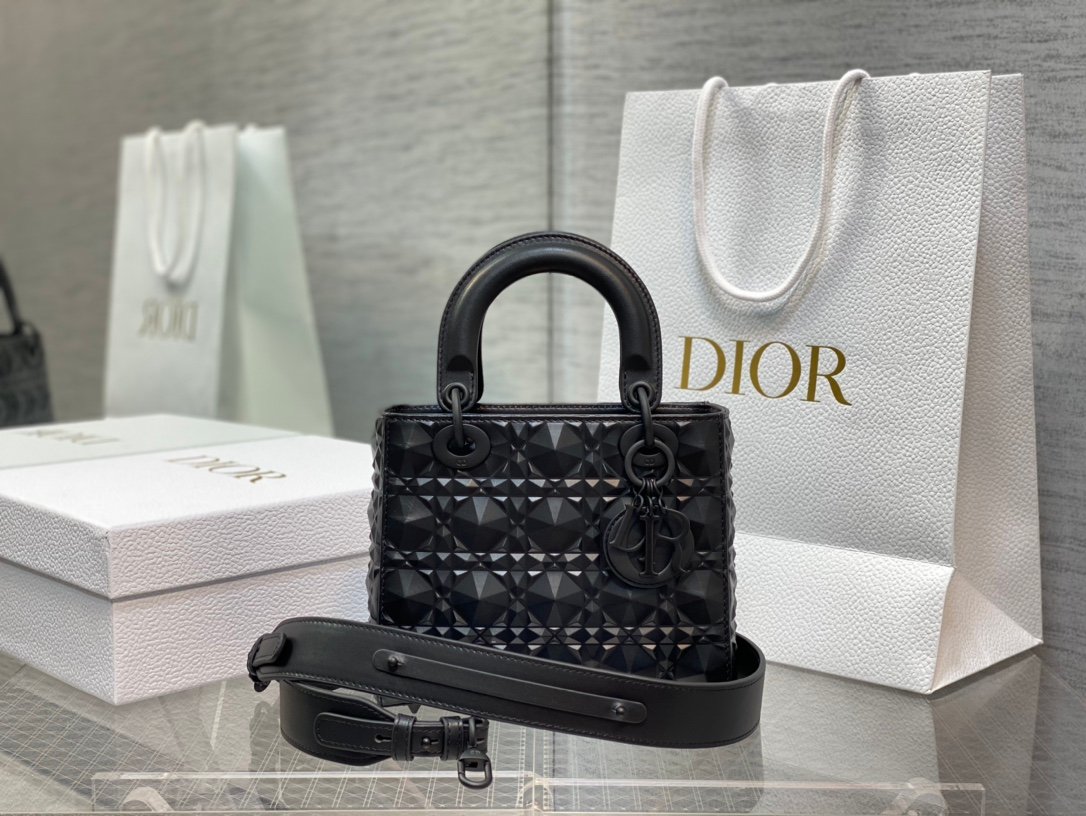 Dior bag 𝐋𝐚𝐝𝐲 four grid latest diamond pattern