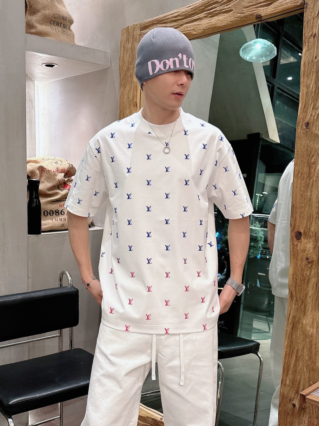 LV men LV 2026 New New T ！ logo . . . . . ！ ！