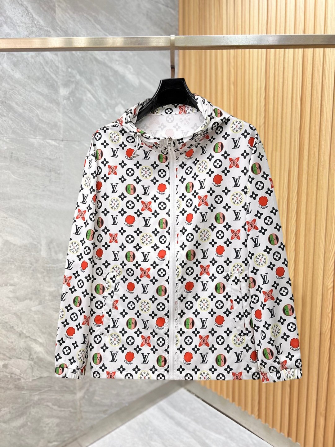 LV men Louis VuittonLV 2026 ， ， ，n ， ， ， ， 。 ：M 3XL