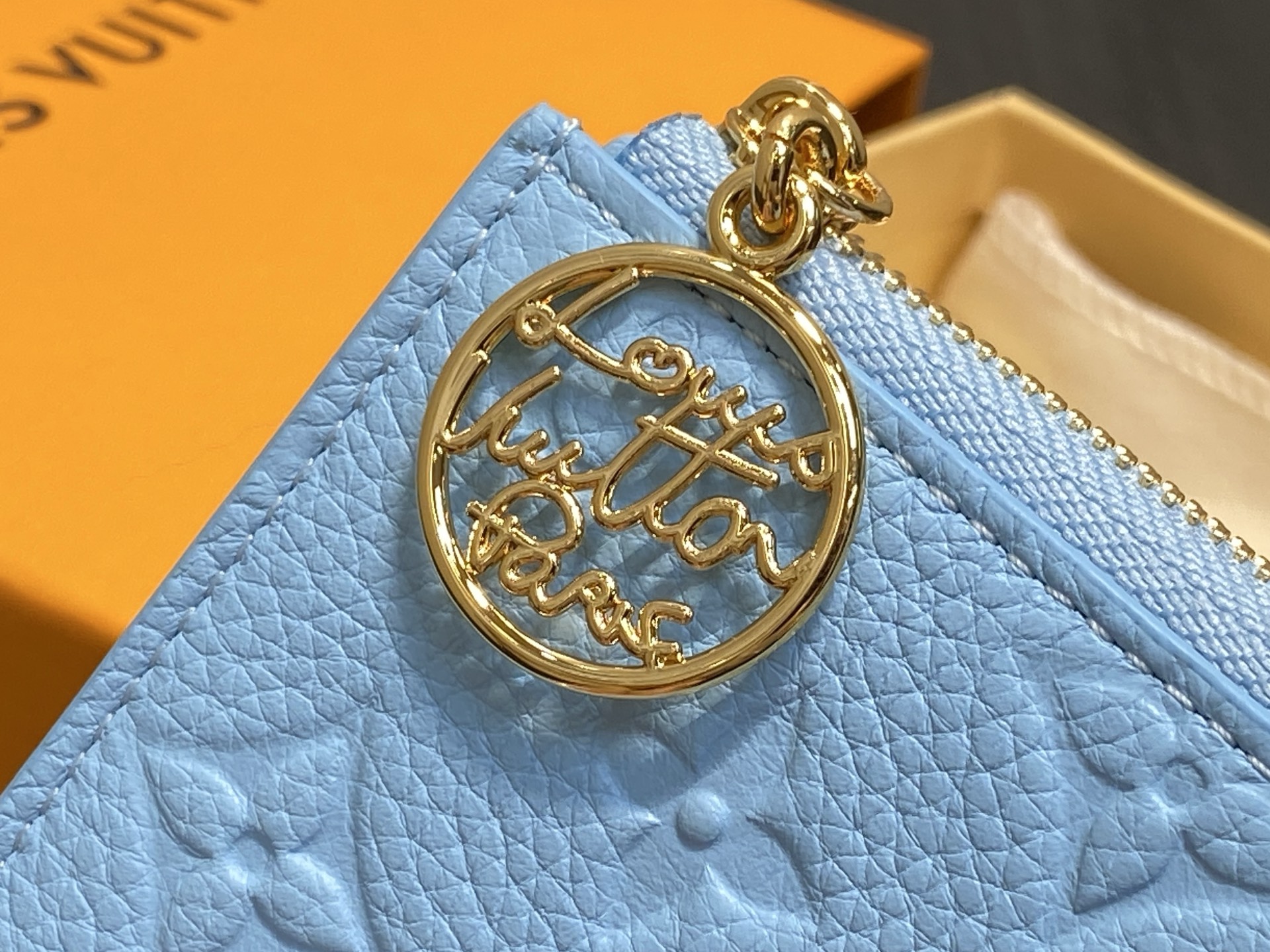 LV bag M27669 Portfolio Noah Compact “ ” Series “ ” Maison Monogram Amplant LV 6 11 x 8 — 1:1 Replica