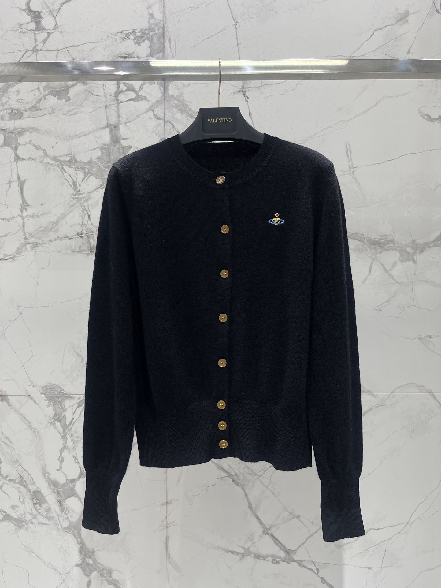 Vivienne Westwood Women 𝐕𝐢𝐯𝐢𝐞𝐧𝐧* Queen Mother Saturn embroidered round neck — Premium Replica