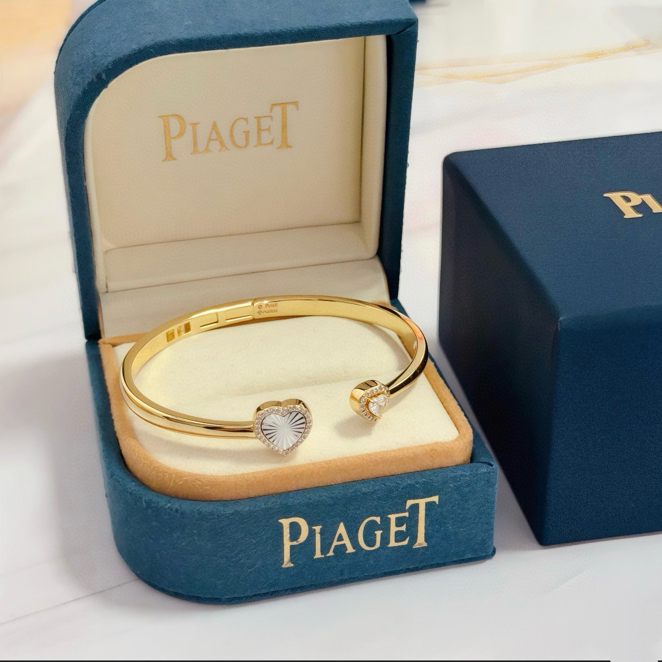 Piaget Jewelry Piaget ， ，V ， 。 ， ， ， 。 ~ ， 。