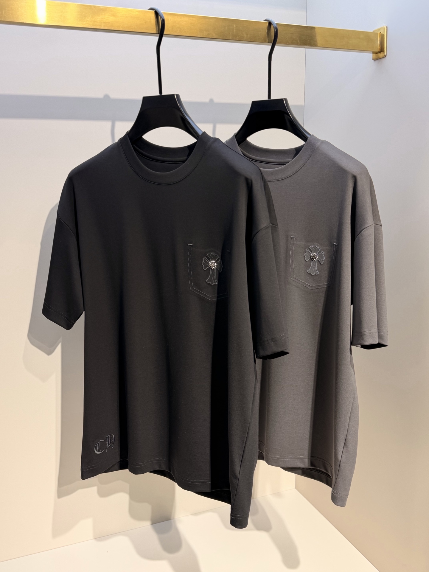Chrome hearts men Crow Heart's 2026 spring/summer cross-patterned leather embroidered round neck — 1:1 Replica