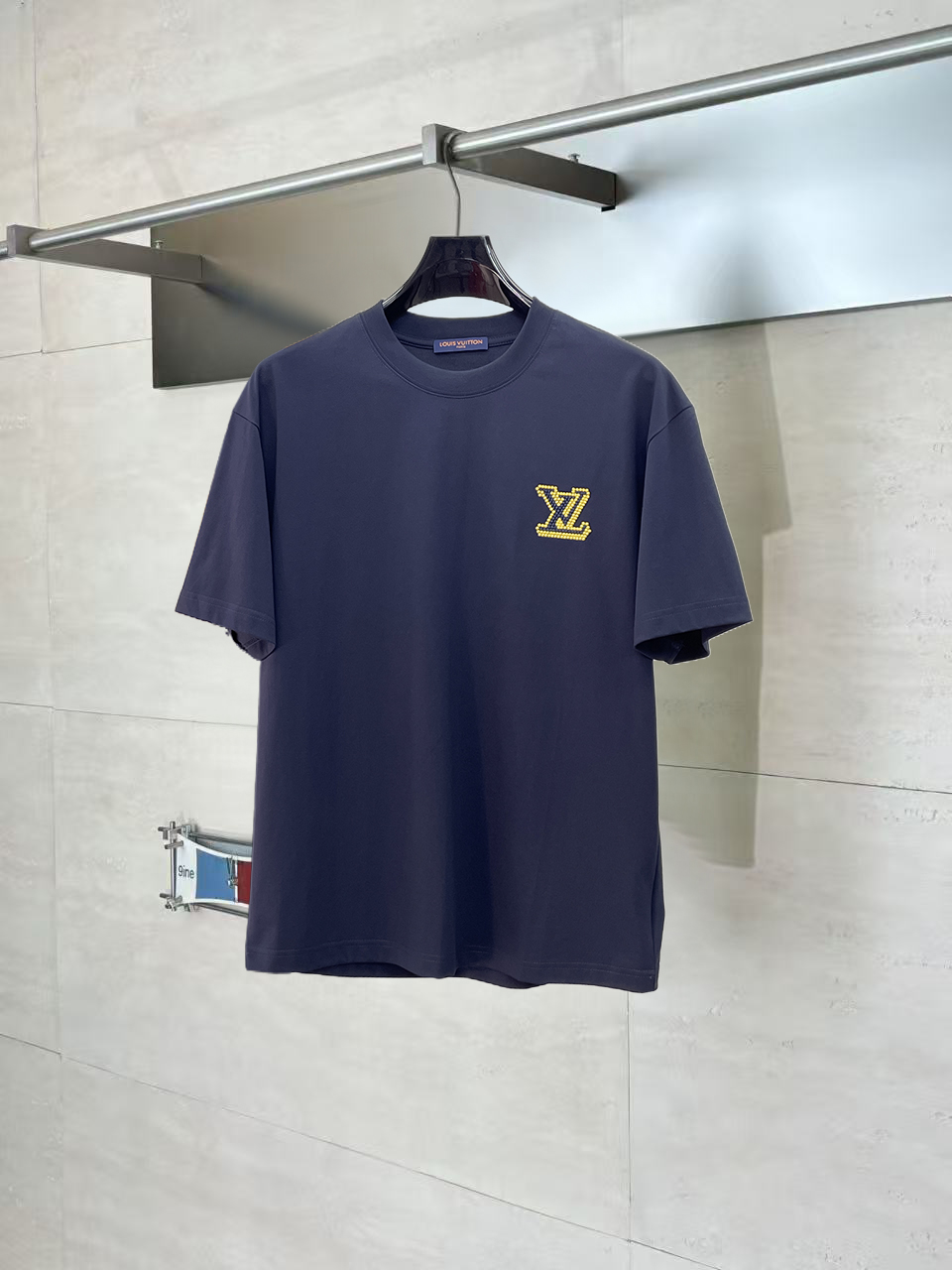 LV men LV 2026 New T logo 260. M-XXXL — 1:1 Replica