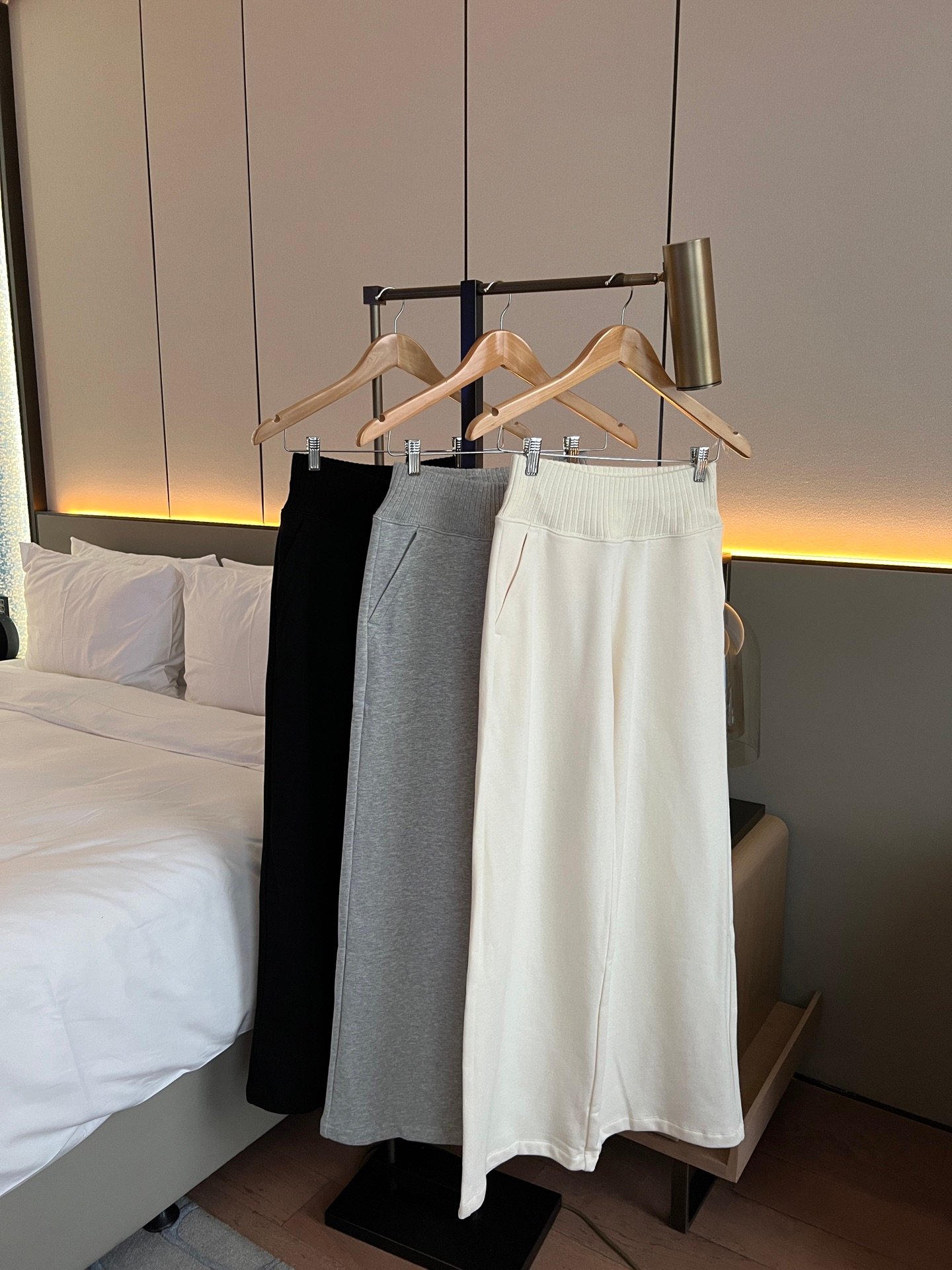 Alo Leggings Alo Serenity Wide-leg Sweatpant 】