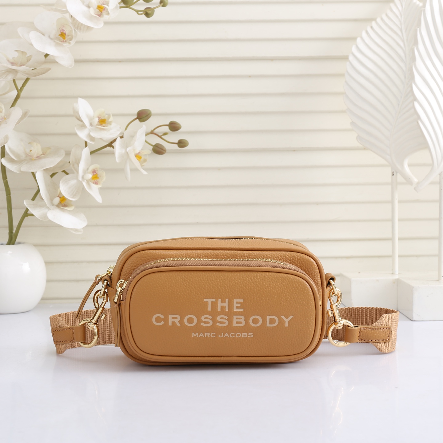 Marc Jacobs The Crossbody Tan crossbody bag photo 1