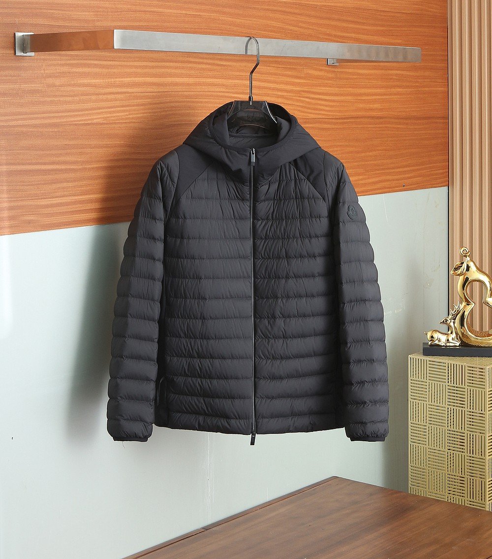 Moncler down jacket (H) Meng Mouth Down Jacket 2025 Autumn and Winter New Original 1:1 customized hardware accessories are all imported and original customized. Counter comparisons are welcome. Absolutely high quality. Made of top-grade 95 white duck down. Super soft. Filled with fluffy and full feathers. Super heavy workmanship. Fabric workmanship. Perfect version. Note The fabric is super comfortable. Exclusive model. Non-market goods. Same style for men and women.