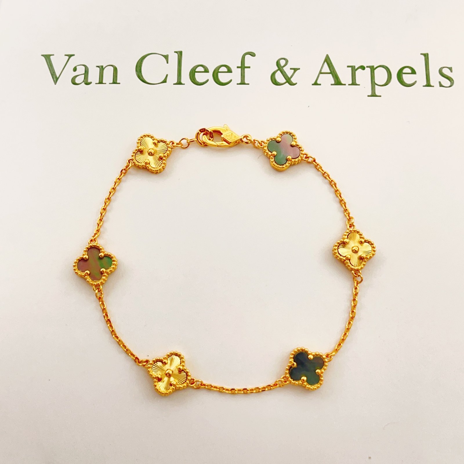 Pulsera Van Cleef Arpels Alhambra Oro amarillo con iridiscentes