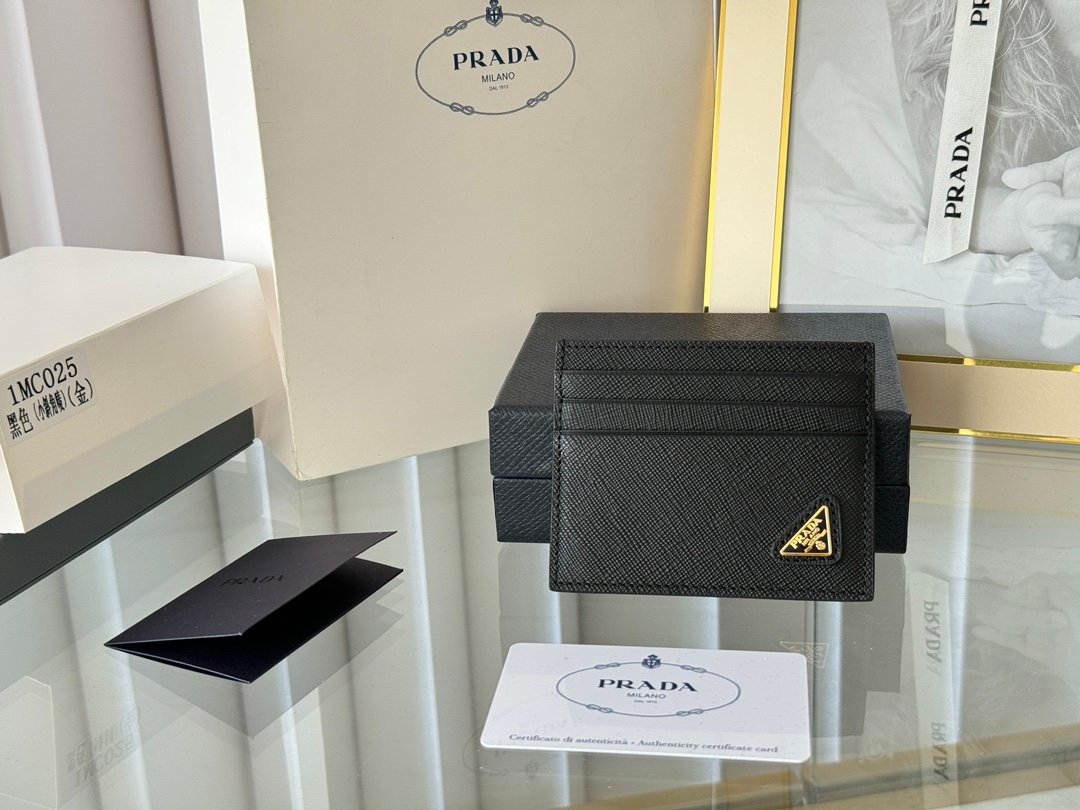 PRADA bag Prada‌ ​ ​ ‎ ， ‌ ‎ ， ‌ 1MC025， ‎ ​ ‎ ​ ‌ ​ ‎ ‌ ， ‌ ‎ ‌ ‎ ​ ‌ ‎ ‌ ​ ！ ‌ ​ ‌ ‌ ‎ ​ ​， ​ ‌Saffiano ‌ ‎ ​ ‎ ‌ ‎ ​ ​ ‌