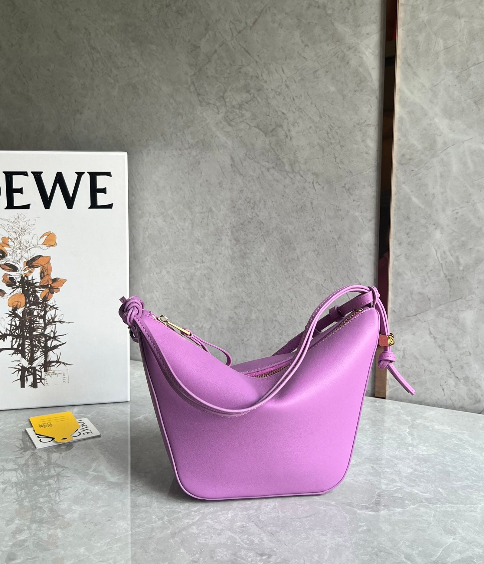 LOEWE bag Hot item hobo is here~