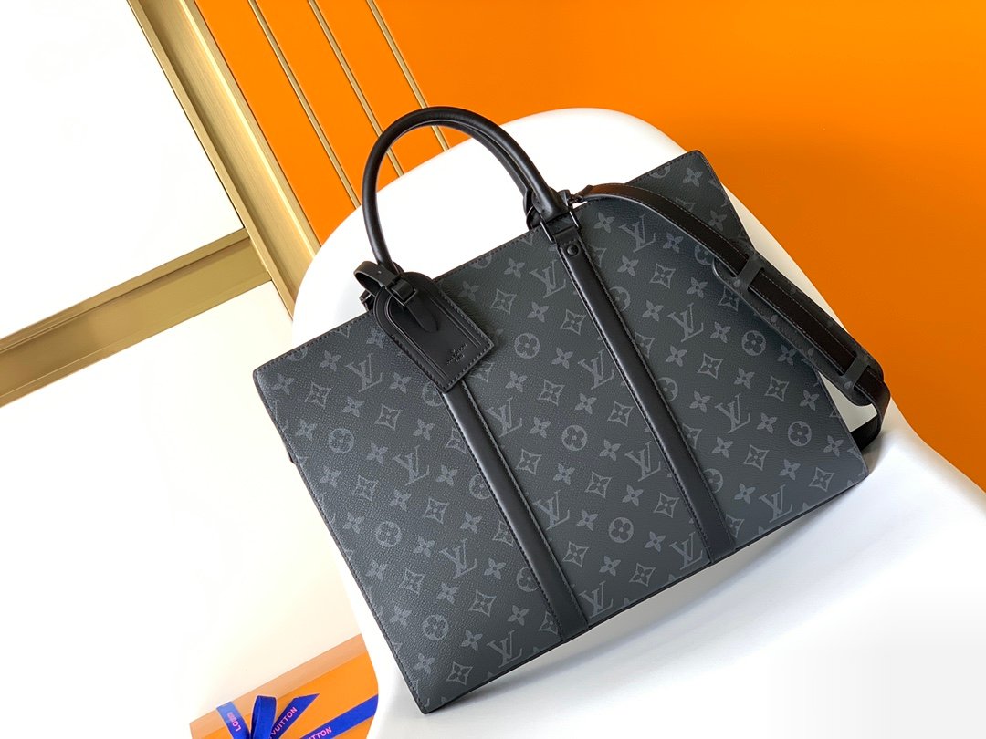 Briefcase c01 M45265 Sac Plat Horizontal Zippé Monogram Eclipse Monogram 31 0 x 39 0 x 8 5 cm