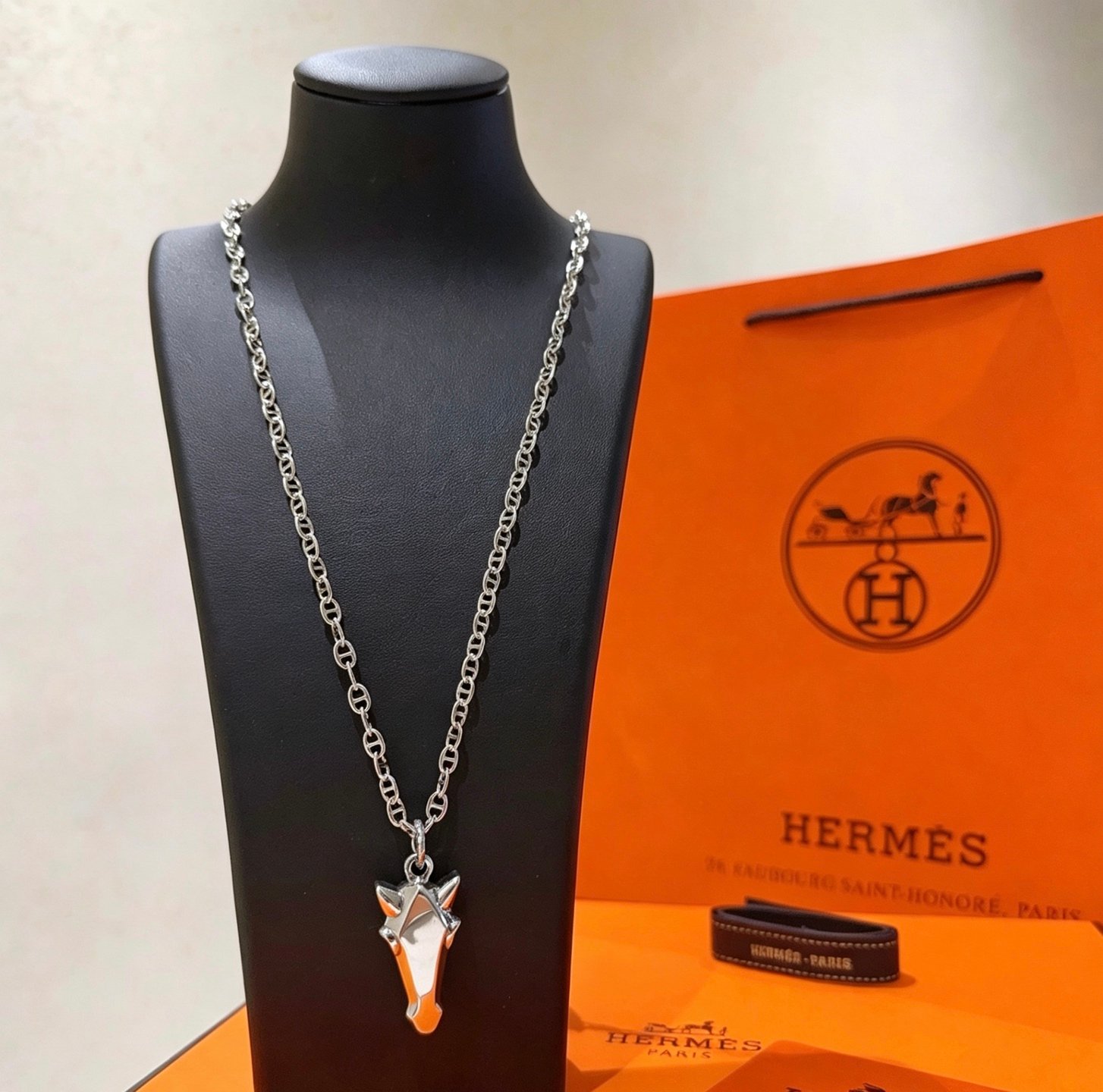 Collana con ciondolo testa di cavallo Hermes Destrier Metallo color argento senza pietre preziose aggiuntive 50 cm