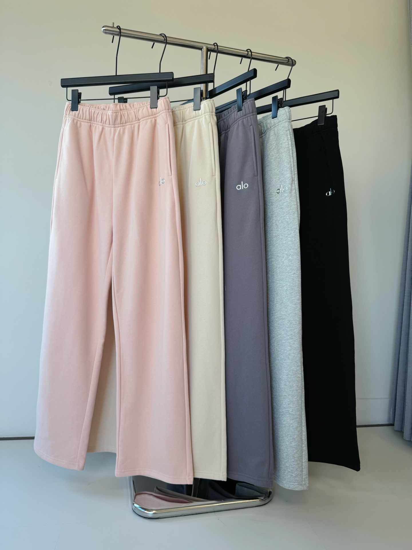 Alo Leggings Alo Accolade Straight Leg Sweatpant — 1:1 Replica For Sale