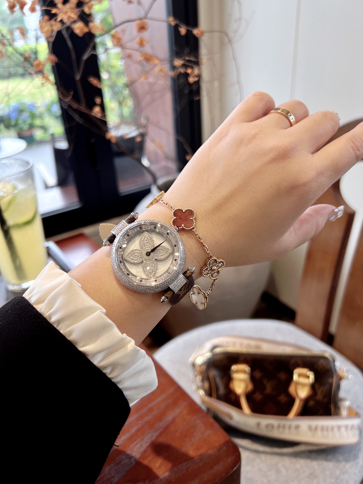 Louis Vuitton Watches (Same price as gold and white) — 1:1 Replica