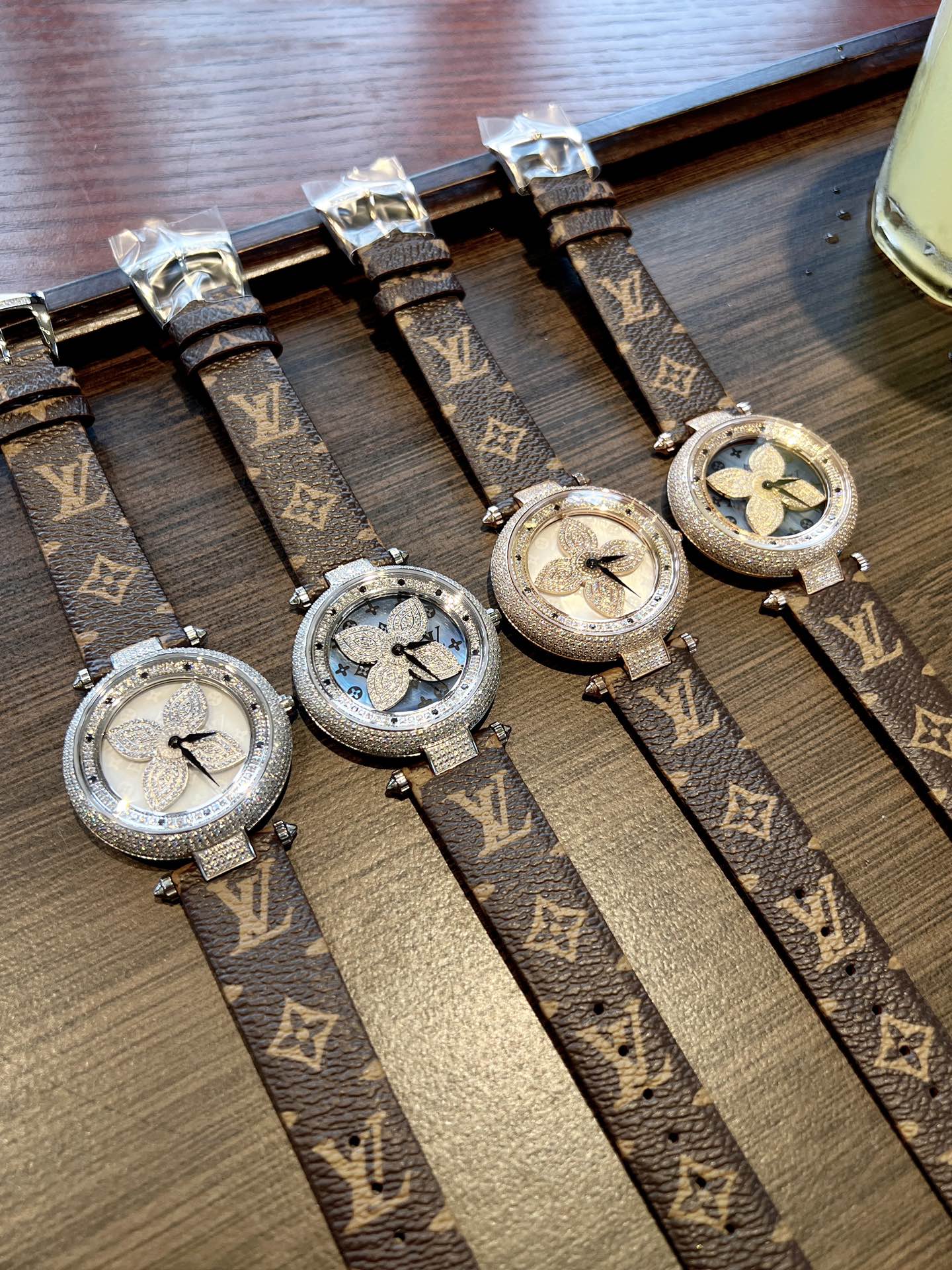 Louis Vuitton Watches Same price as gold and white) — AAA Quality Replica