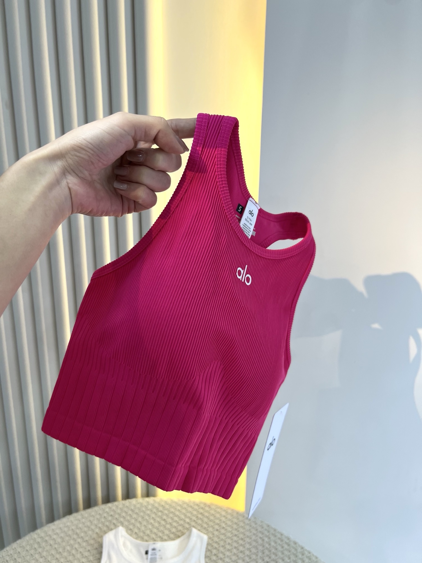 Alo Tank Top Aloyoga women's skin-friendly and comfortable ribbed sports vest with chest padding, — AAA Quality Replica