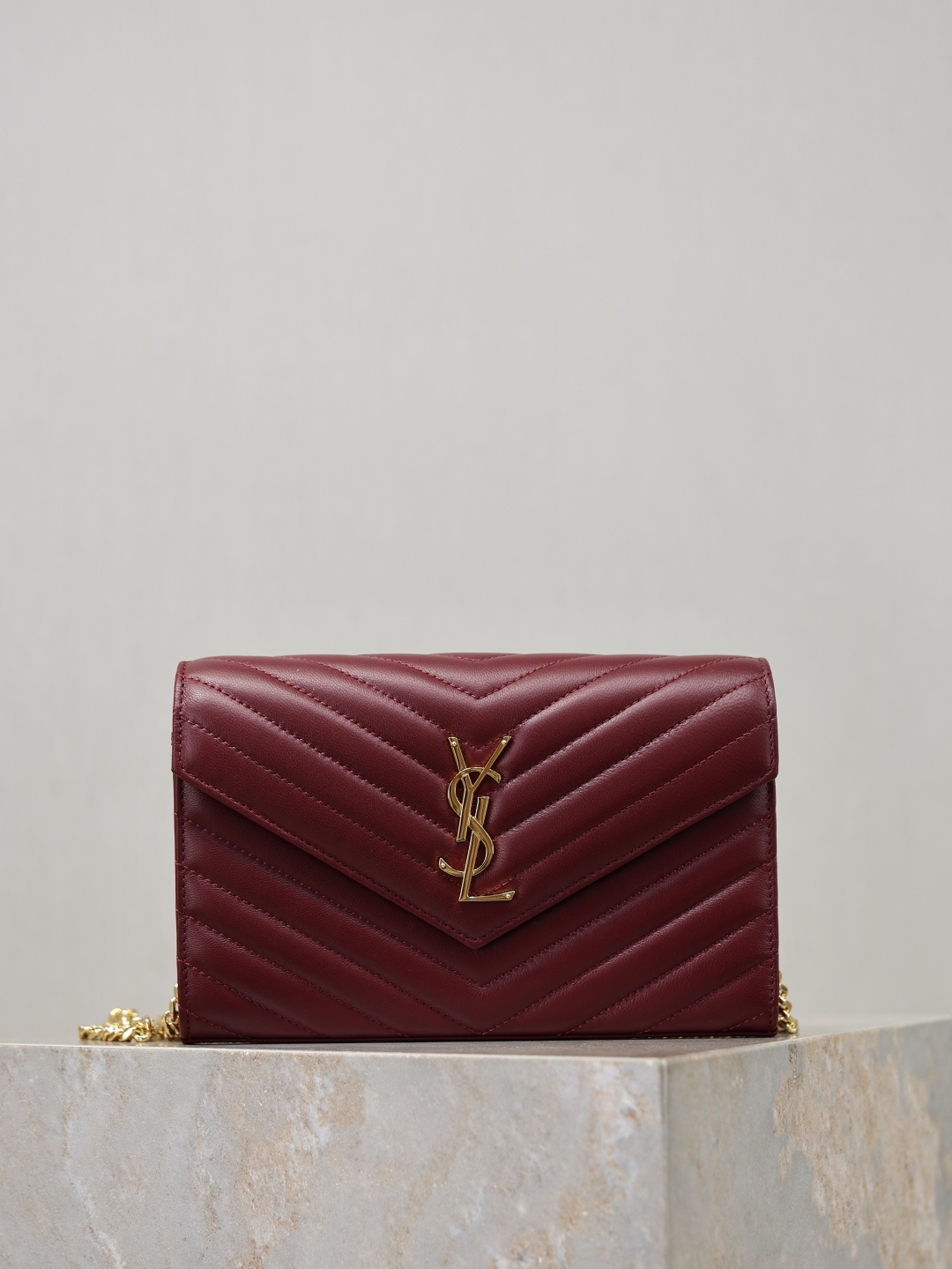 YSL-veske Maroon saueskinn gullspenne