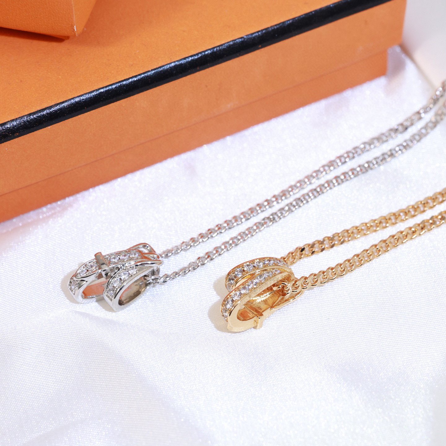 Hermes Buckle Diamond Pendant necklace 18k white gold with clear diamonds 40cm