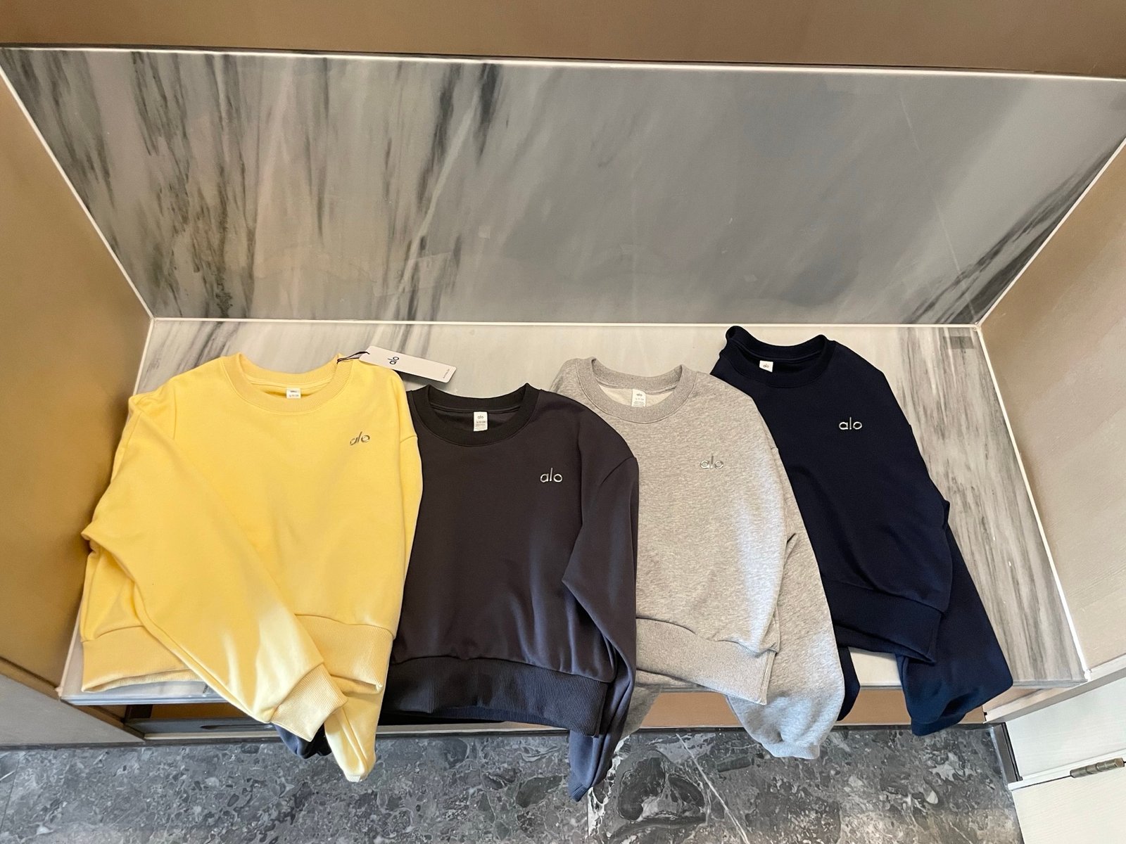 Alo Long sleeve alo yoga