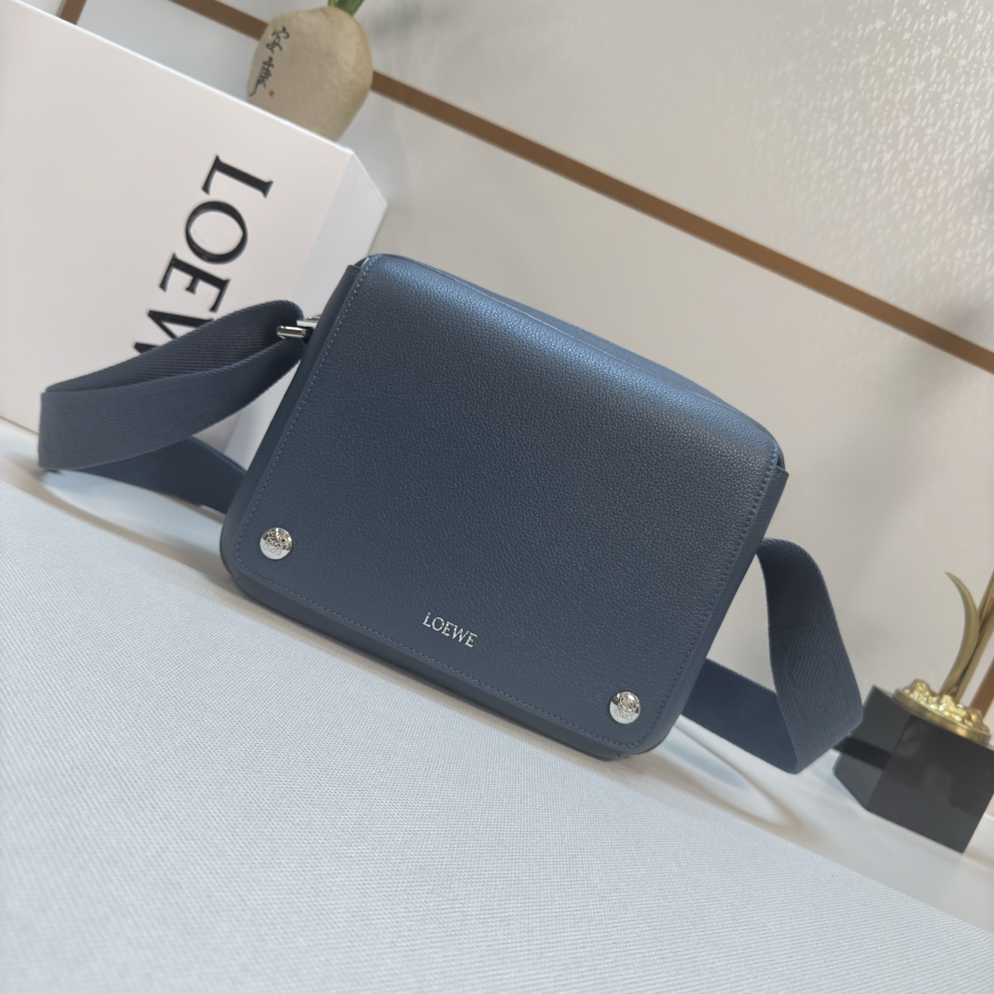 LOEWE bag LOEWE Pebble Anagram Pebble LO℮w℮ * * LO℮w℮ Anagram Pebble — Premium Replica