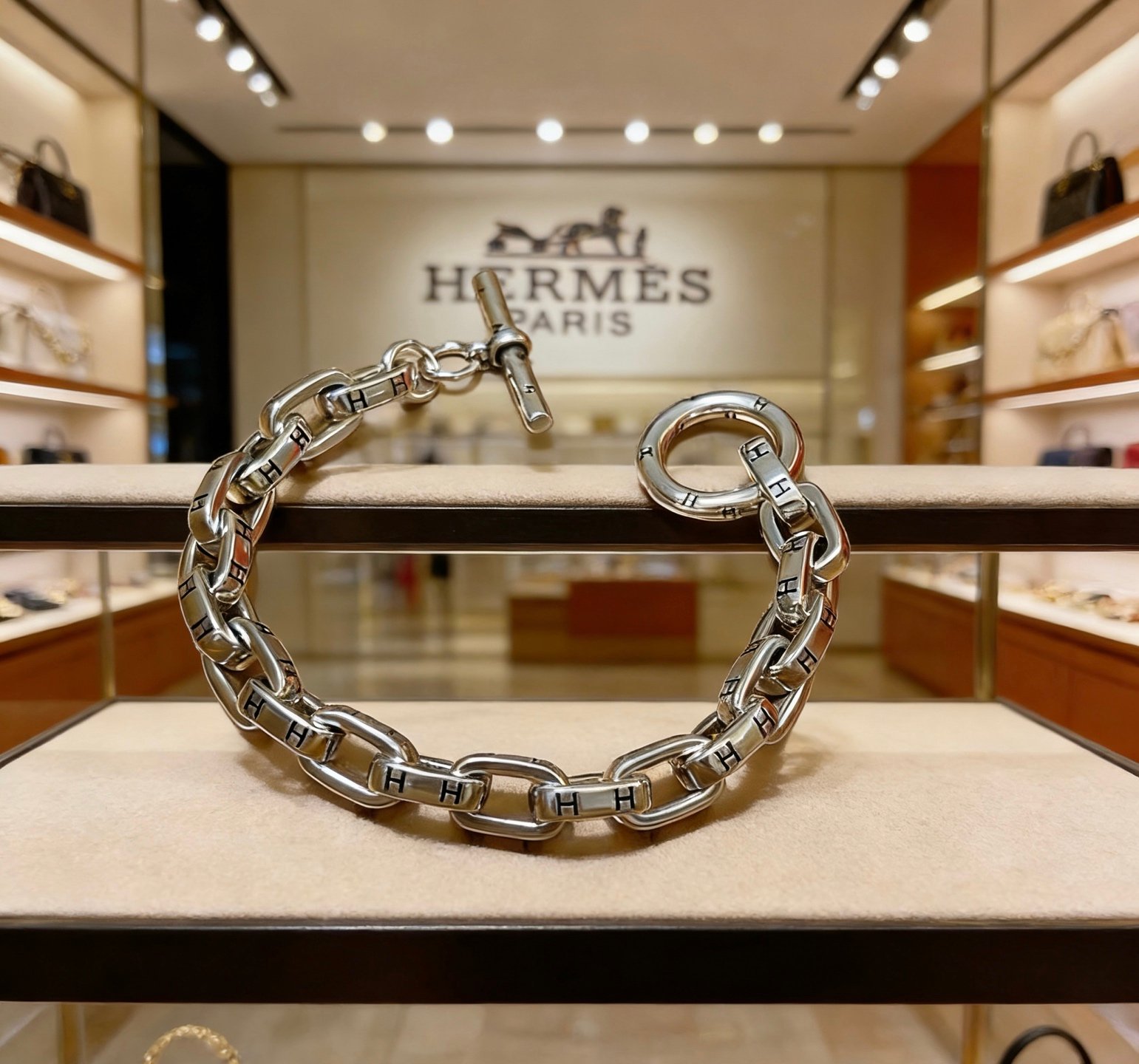 Hermes Chaine d Ancre H engraved toggle chain bracelet bracelet silver-toned metal with black engraved H details 19cm