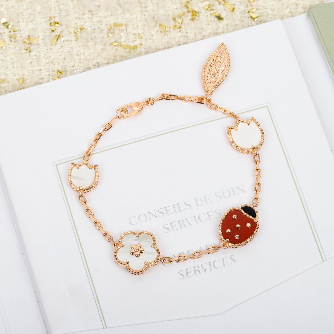 Pulseira Van Cleef Arpels Lucky Spring Ouro rosa branco madrepérola vermelho cornalina preto ônix 17 cm
