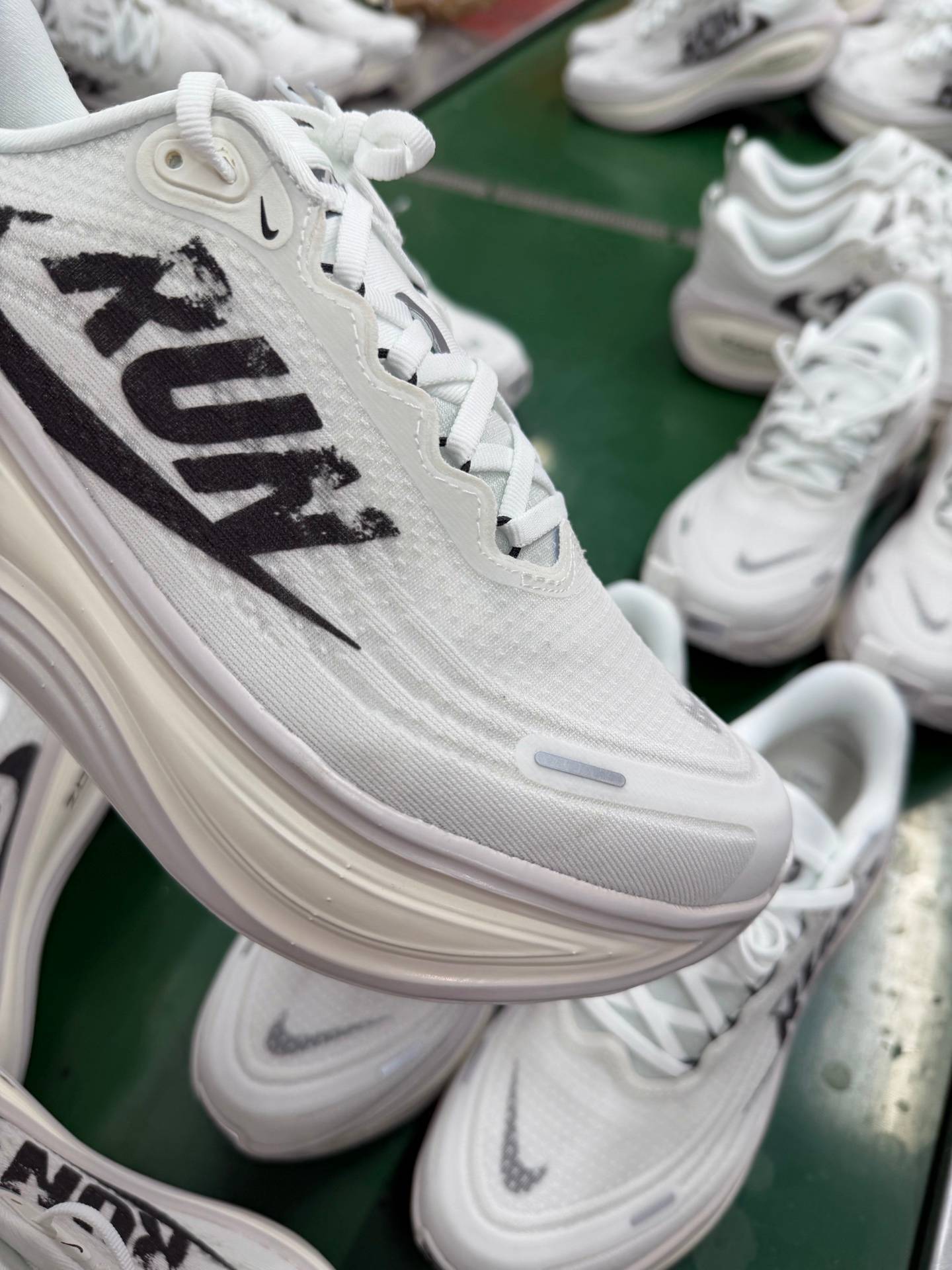 Nike Vomero Plus IH2268-100 White Black Running BS-86971