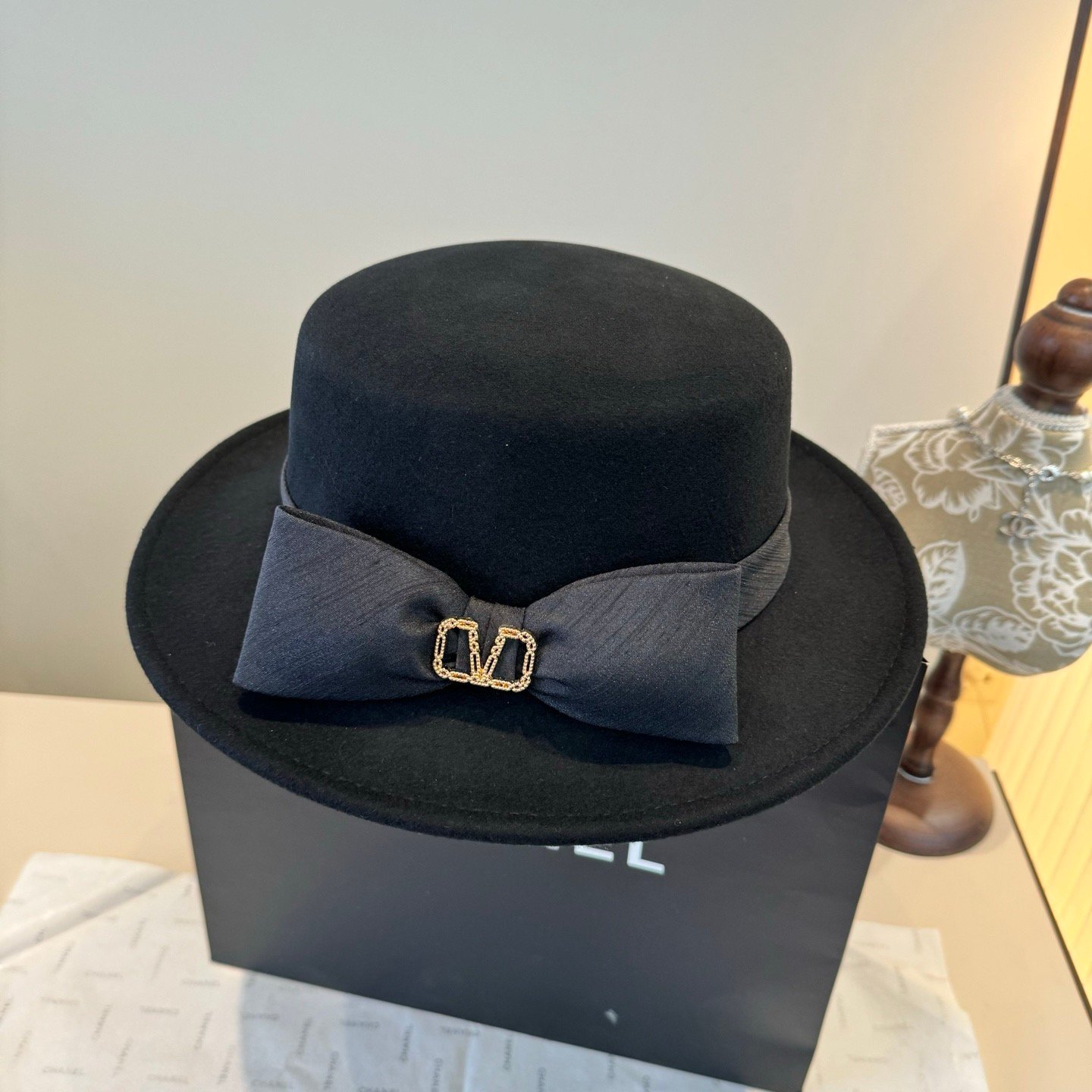 Valentino hat Special batch 🉐¥