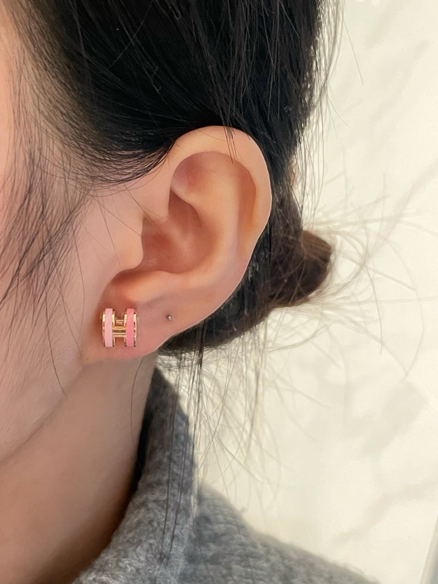 Hermes Pop H Mini earrings rose gold metal with pink enamel mini stud approx 8mm width