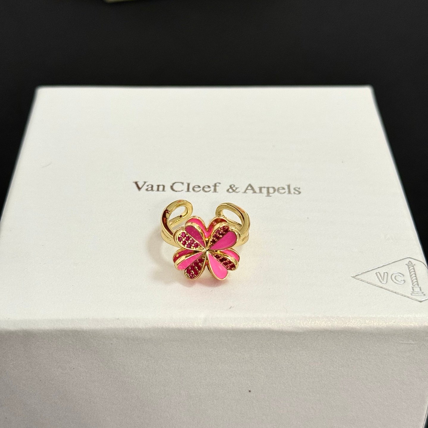 Van Cleef Arpels Frivole ring yellow gold with hot pink enamel and pink gemstones adjustable open band