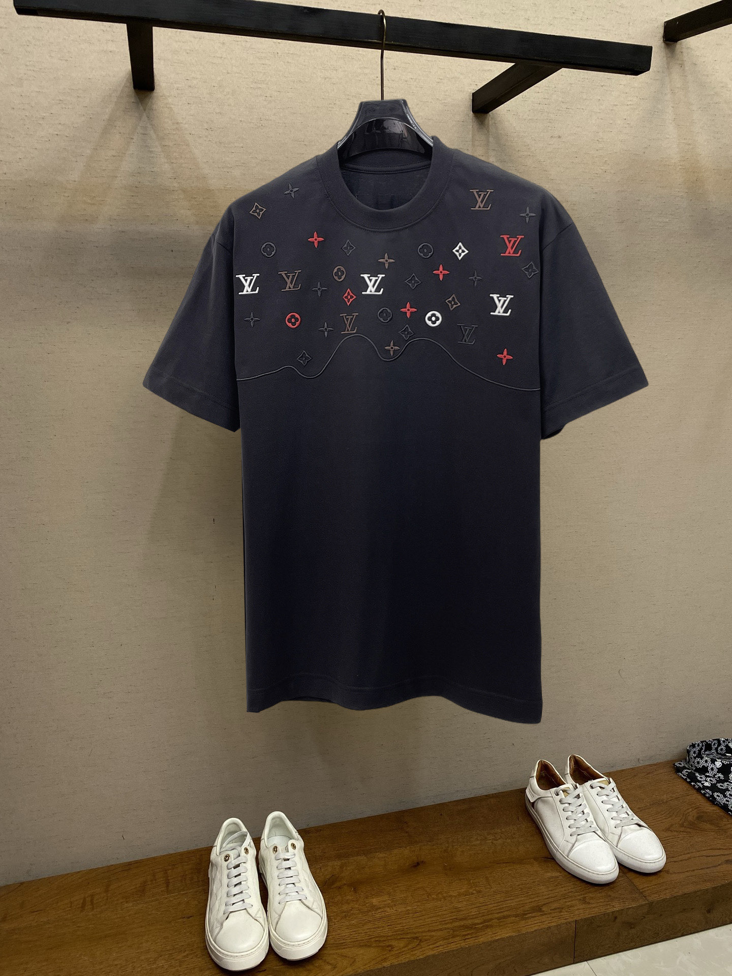 LV men Louis Vuitton LV 2026 New T logo 260. S XXL 210 — Premium Replica