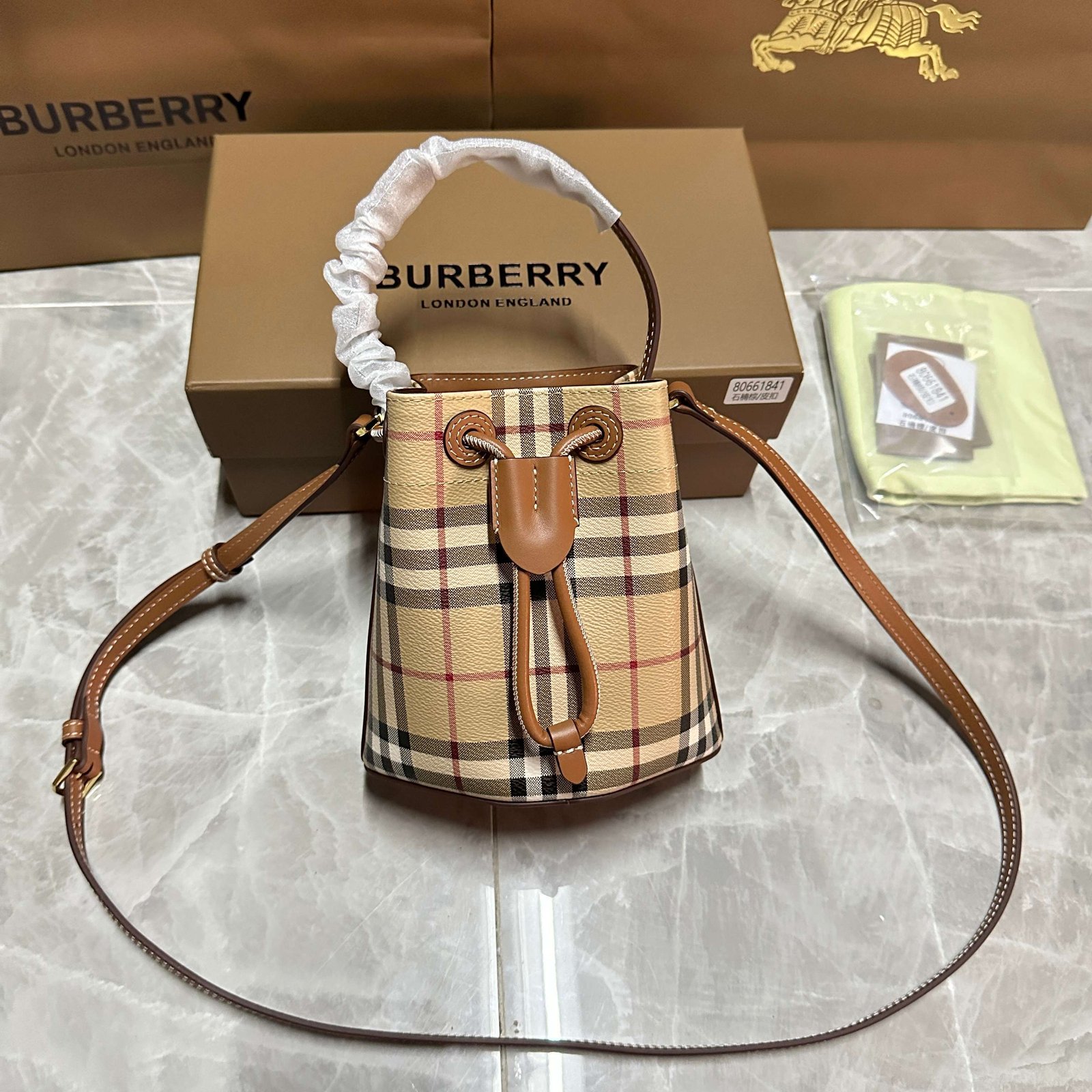 Borsa Burberry Consegna con fibbia tb di piccole dimensioni, vero colpo — photo 6