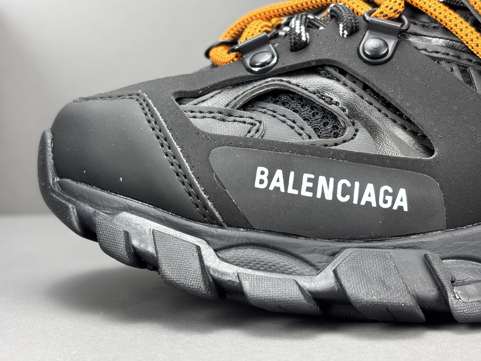 Обувь Balenciaga P Channel Advantage доступна оптом