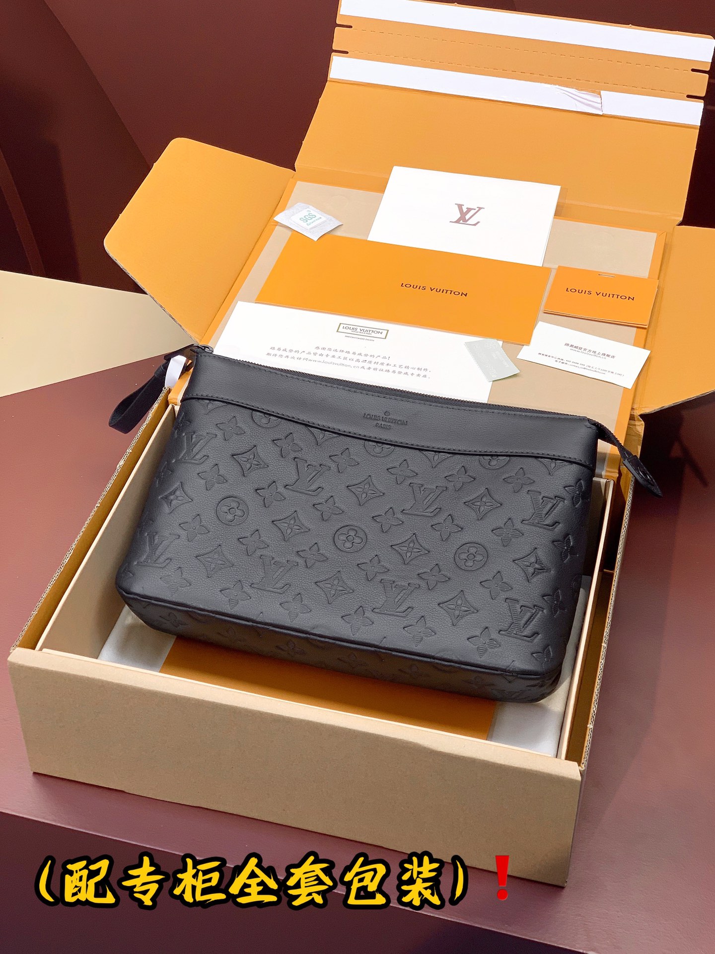 Hand bag M82545 POCHETTE VOYAGE SOUPLE Monogram Shadow Monogram 32 x 21 x — 1:1 Replica