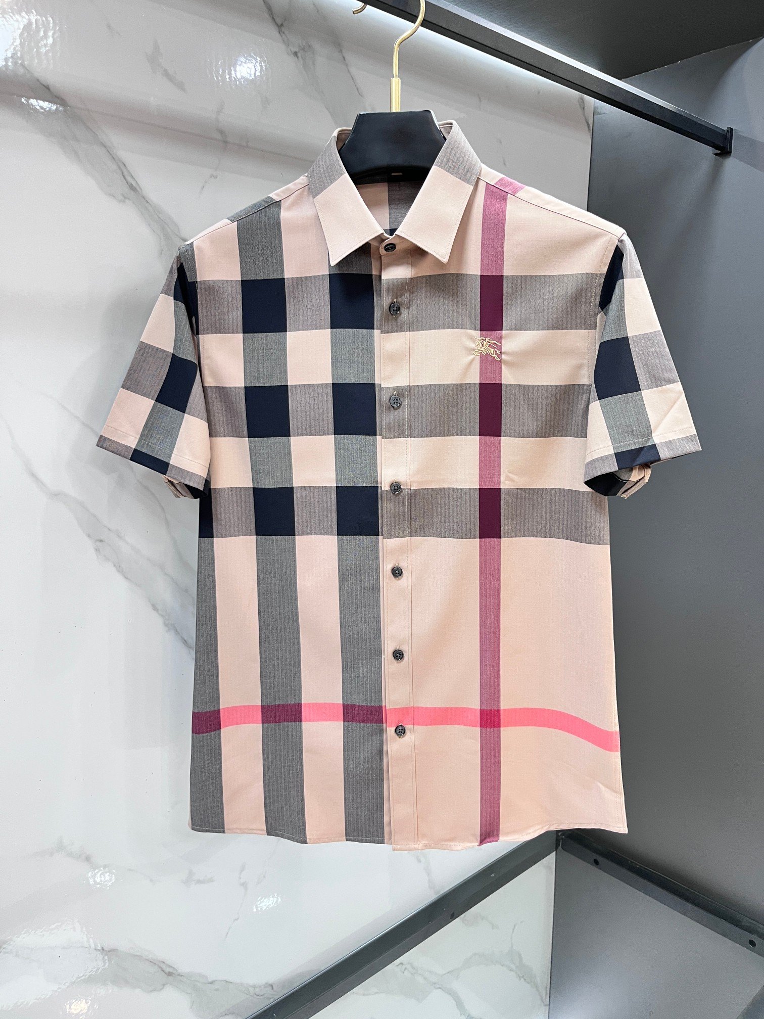 Burberry men 1:1 25ssNew 3,200 ， 100% ， 。 ， ， ， 。ZP 。……………………………………………………