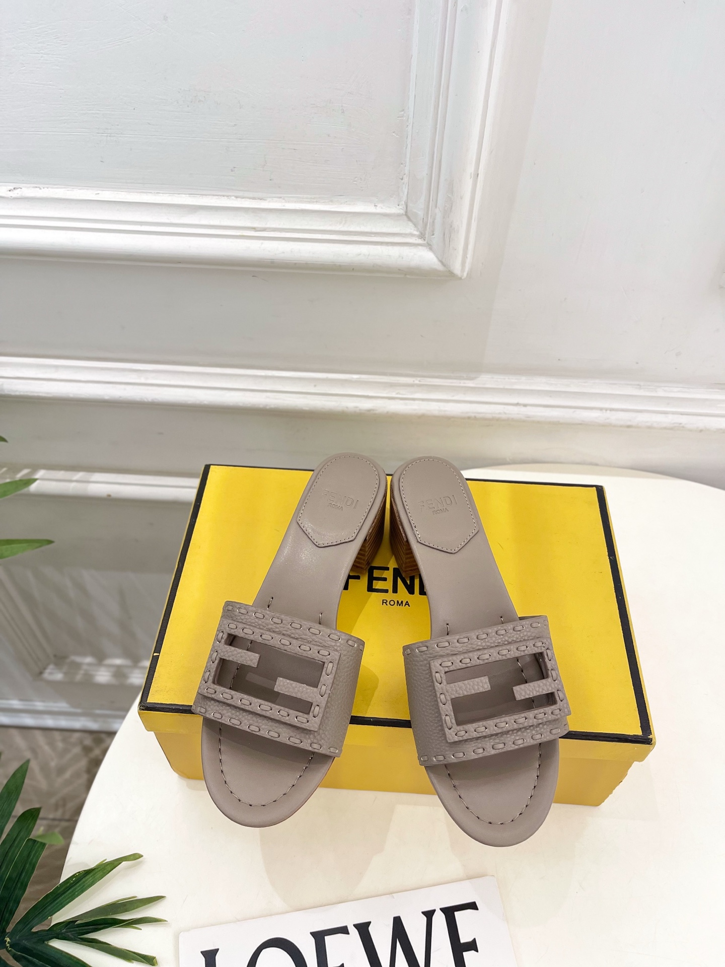 Fendi women's shoes 𝐅𝐄𝐍𝐃𝐈 | Fendi 26𝐬𝐬 — AAA Quality Replica