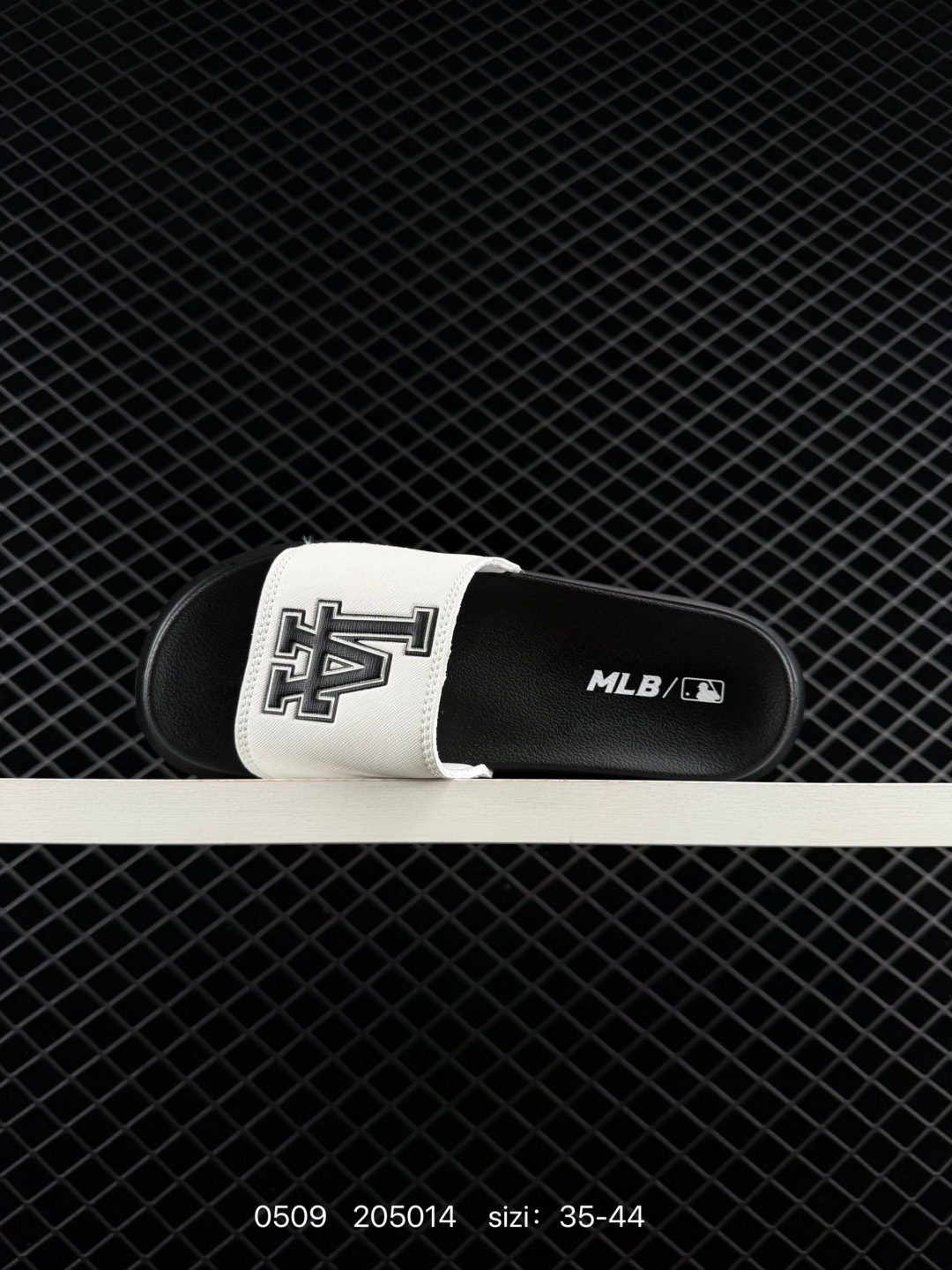 MLB NY 5 CM 3 ALPMM4 White Black 35-44 Slides Casual Sneakers Unisex
