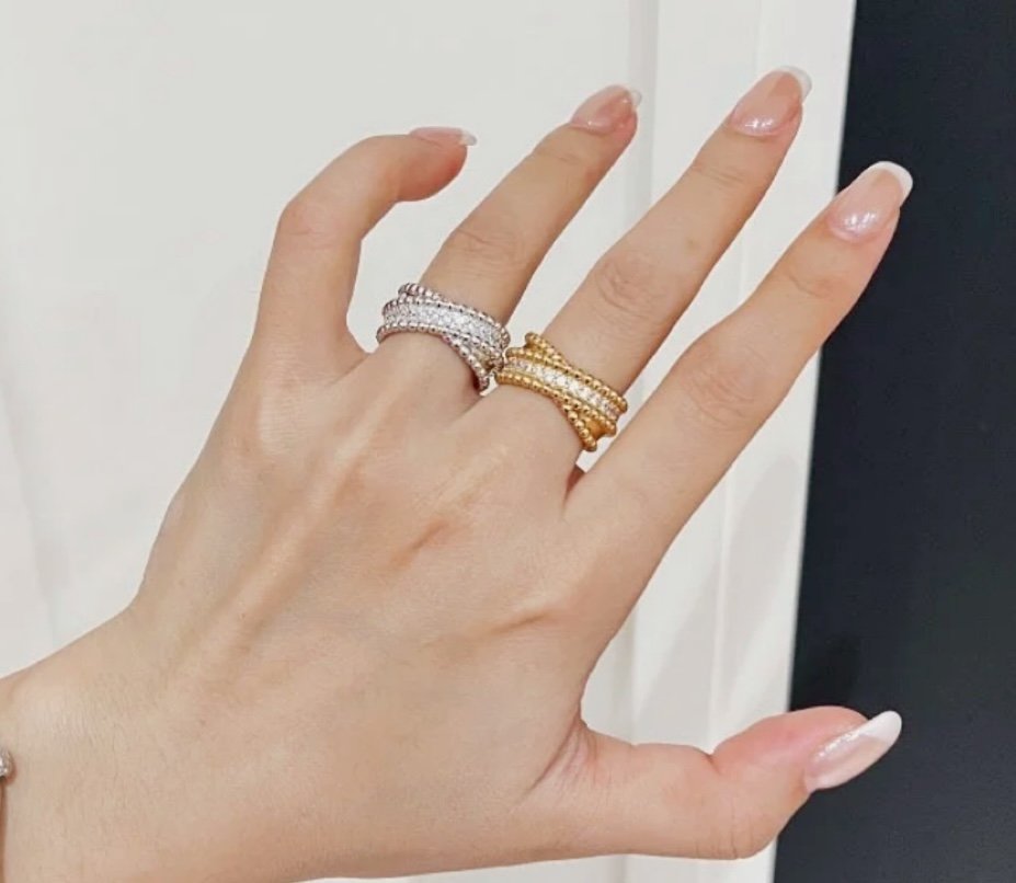 Anillo Van Cleef Arpels Perlee Oro rosa de 18 k con pavé de diamantes transparentes Oro blanco de 18 k con pavé de diamantes transparentes US 7