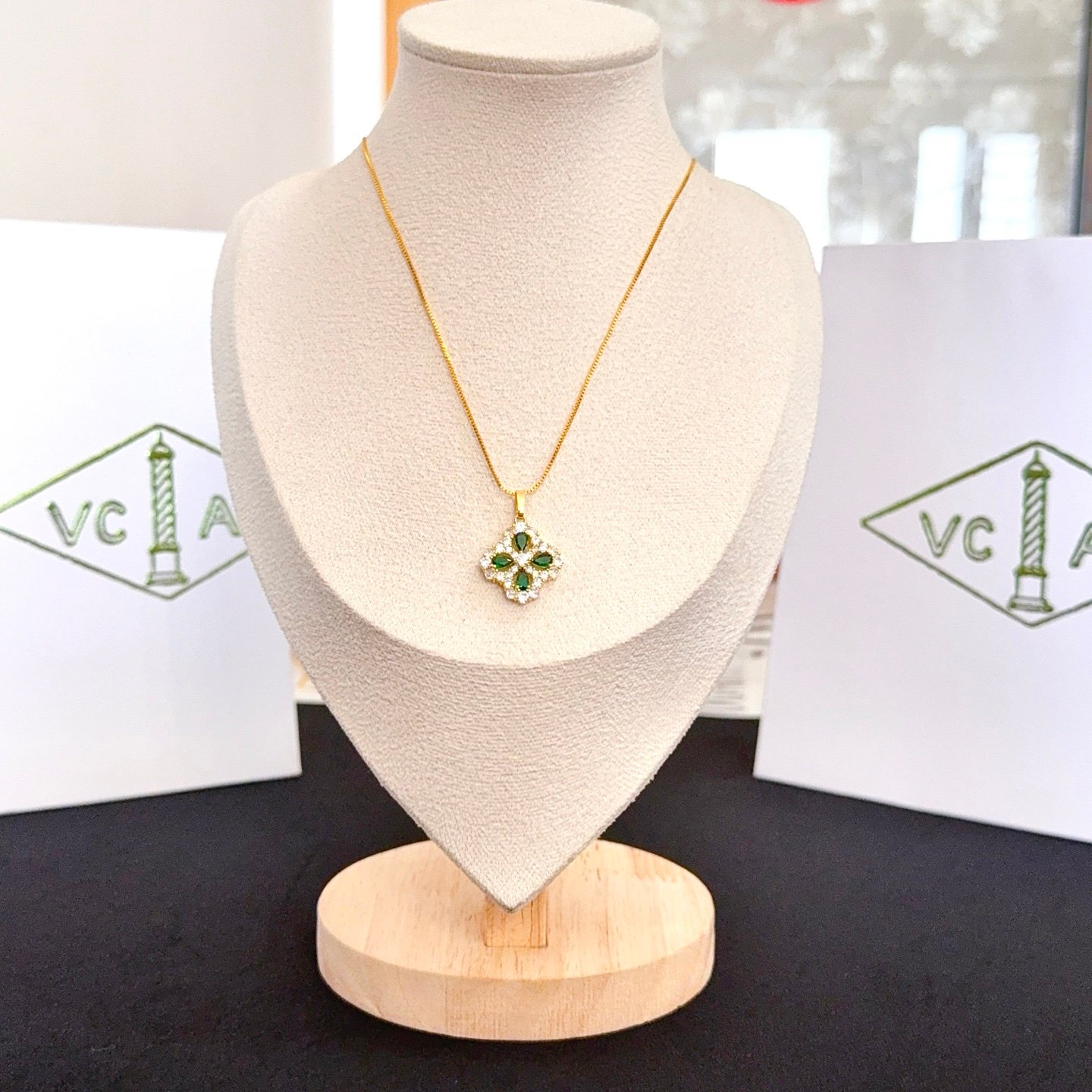 Van Cleef Arpels Alhambra necklace yellow gold metal with green gemstones and clear diamond accents 42cm