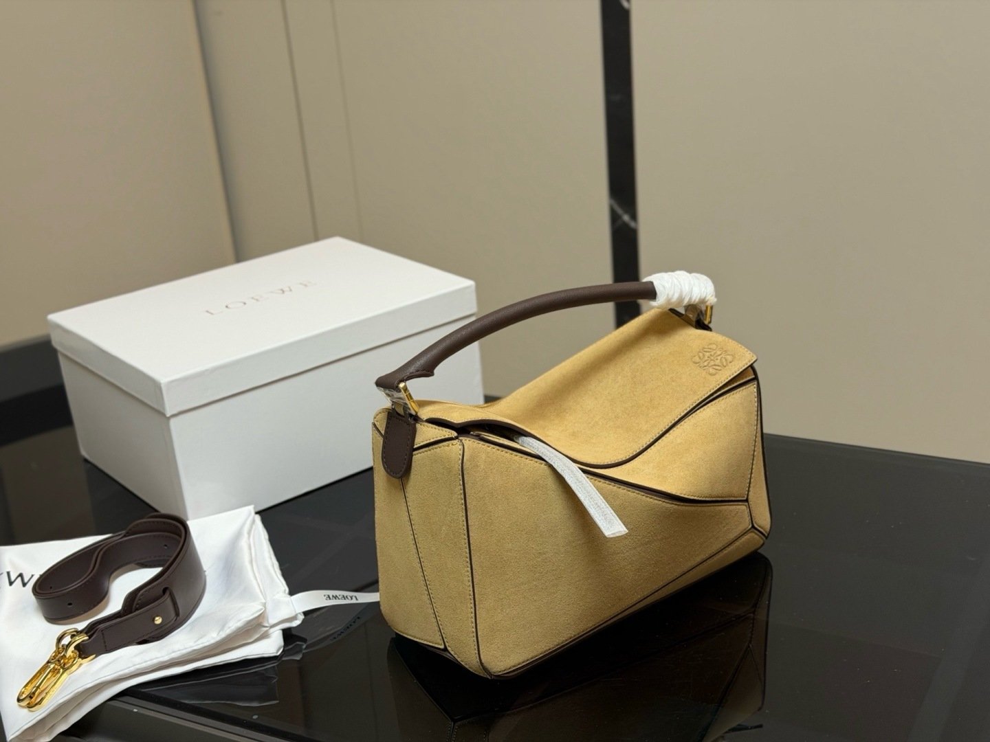 LOEWE bag size：30*21cm